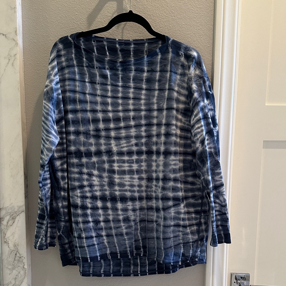 Blue Tie-Dye Long Sleeve Back in Action Shirt from Lululemon💙🤍💙🤍💙🤍💙🤍💙!!!